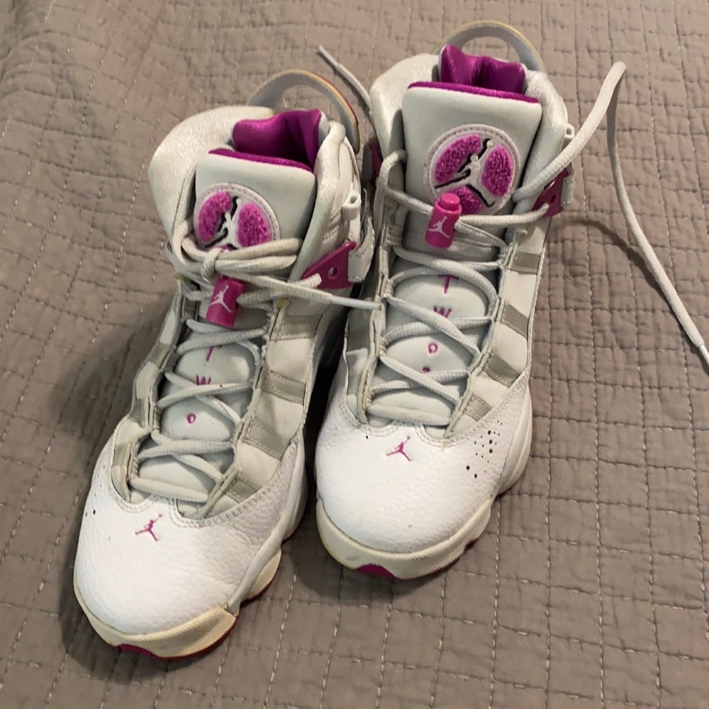 Jordan’s 6.5 women’s sz 8